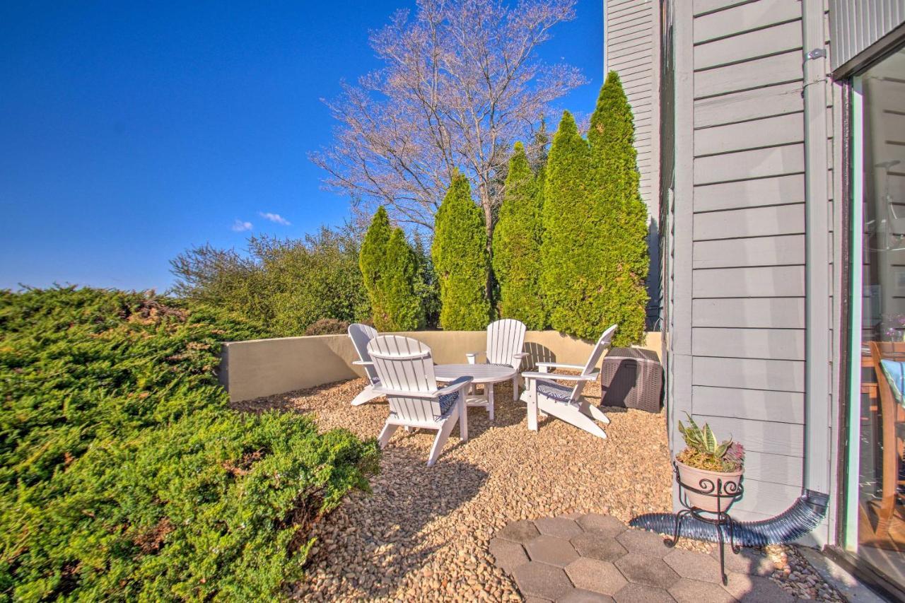 Sun-Filled Condo With Smith Mountain Lake Views Moneta Exterior foto